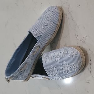 Nautica slip on blue eyelet embroidered espadrilles size 9